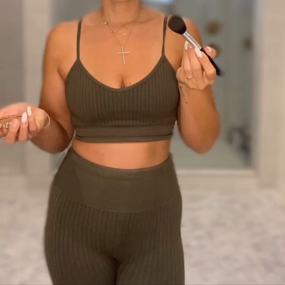 Fabletics Workout Set - Picture 2 of 2